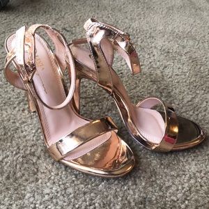 Gold rose 🌹 heels